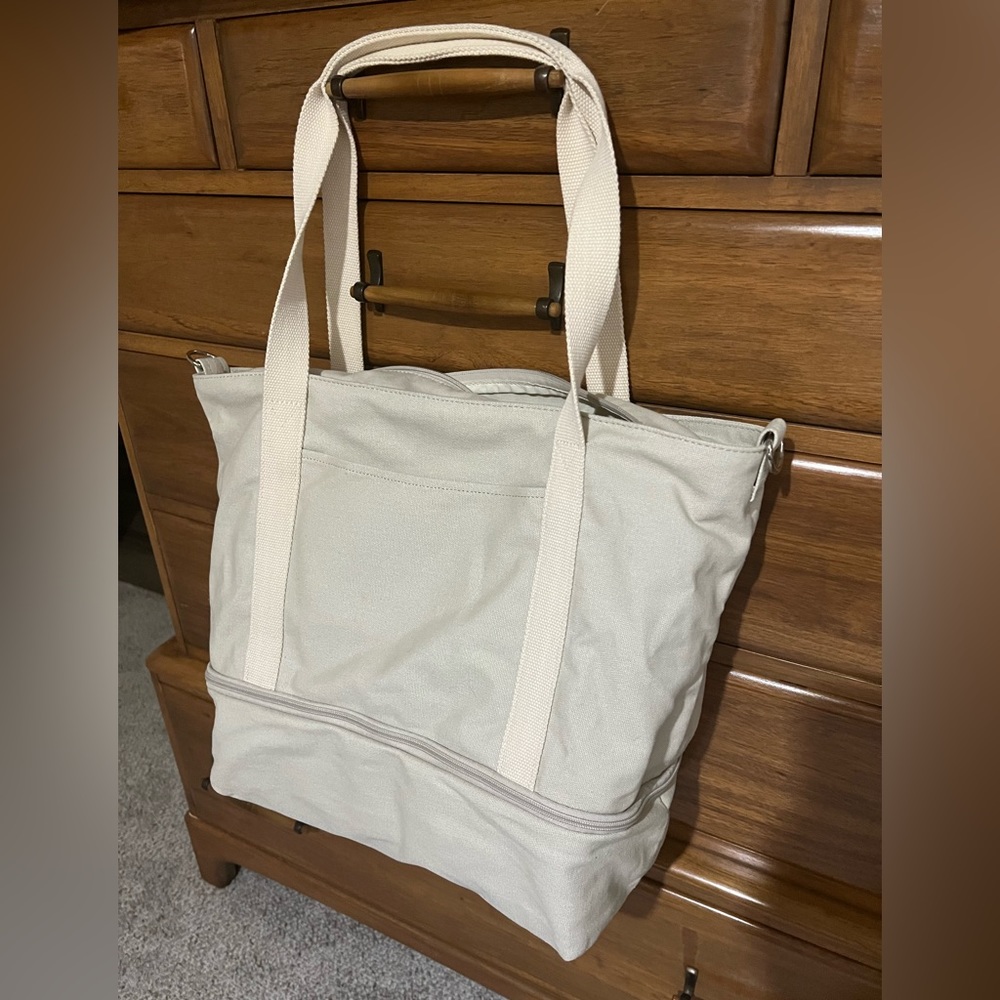 - Lo & Sons Catalina Deluxe Tote